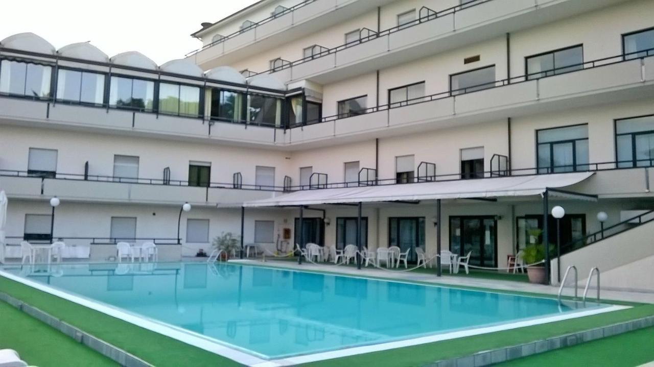 Hotel Du Parc Atri Extérieur photo