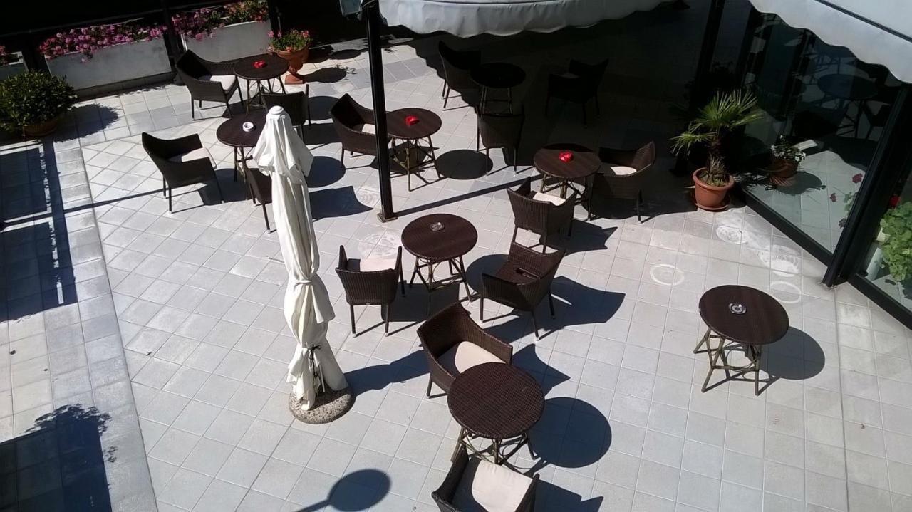 Hotel Du Parc Atri Extérieur photo
