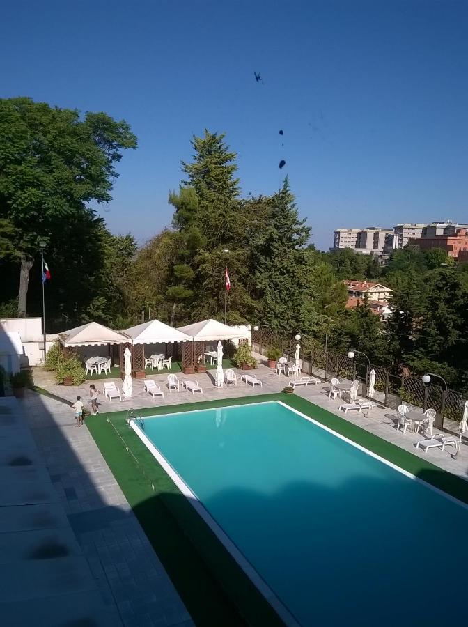 Hotel Du Parc Atri Extérieur photo