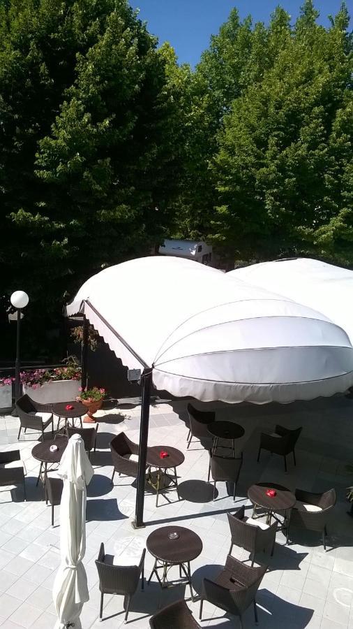 Hotel Du Parc Atri Extérieur photo
