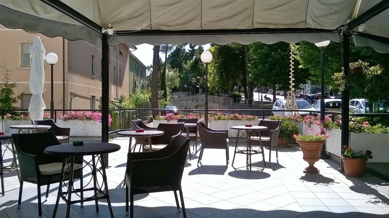 Hotel Du Parc Atri Extérieur photo