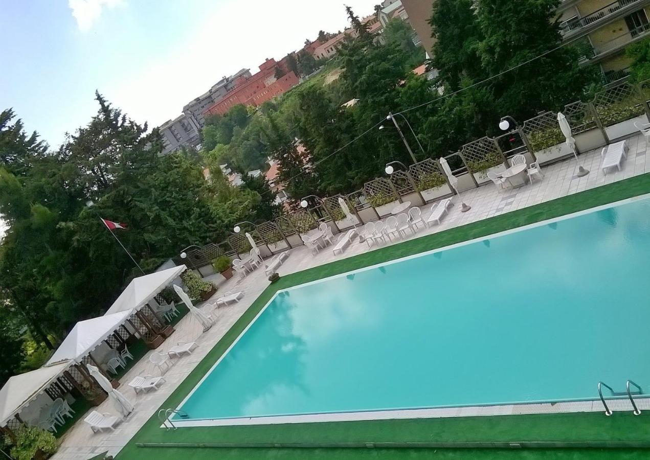 Hotel Du Parc Atri Extérieur photo