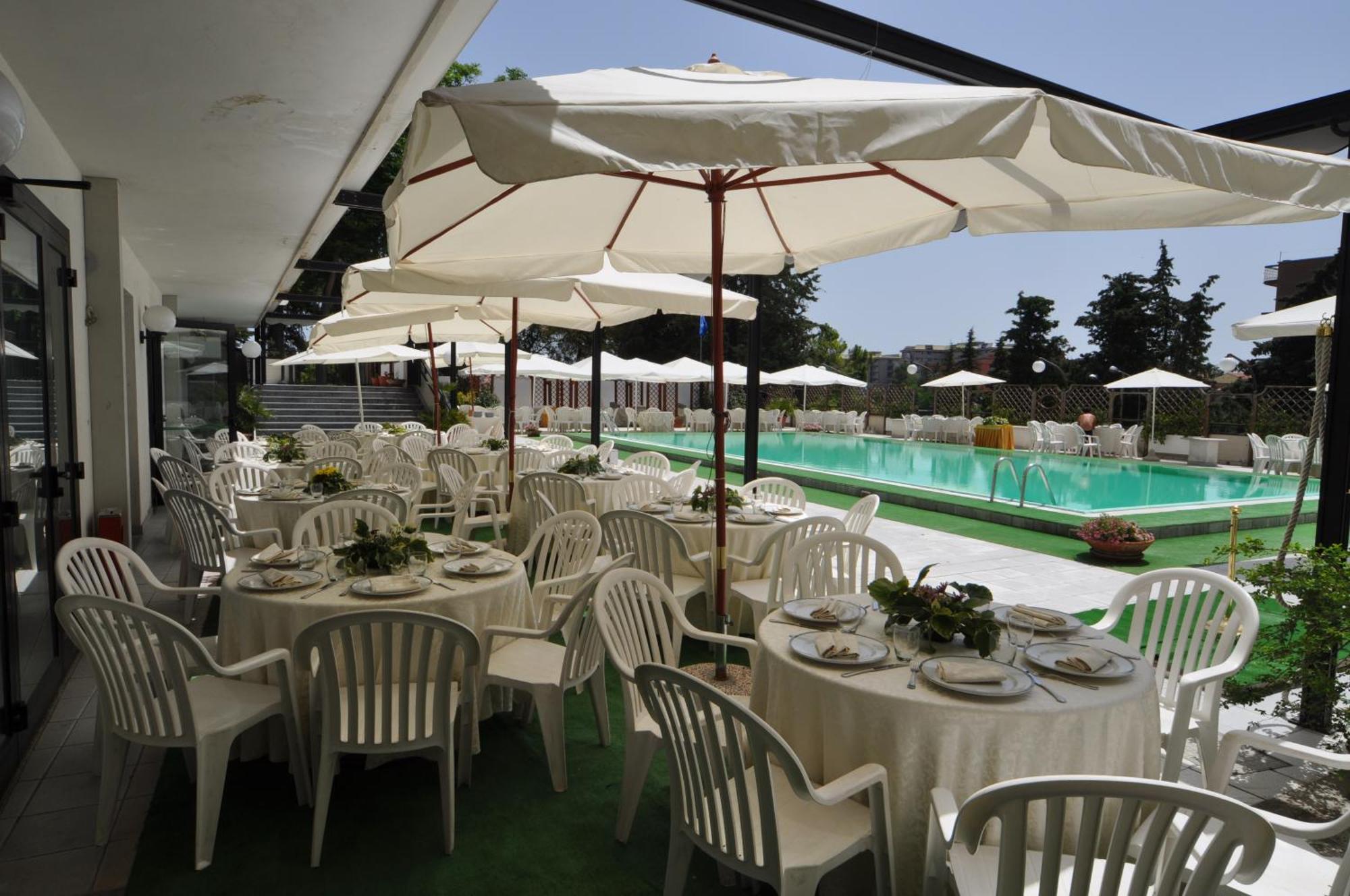 Hotel Du Parc Atri Extérieur photo